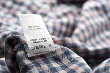 Etiquetado en Confección Textil. En Hazlan Irun ofrecemos un servicio personalizado de Etiquetas en Confección Textil para tus prendas.