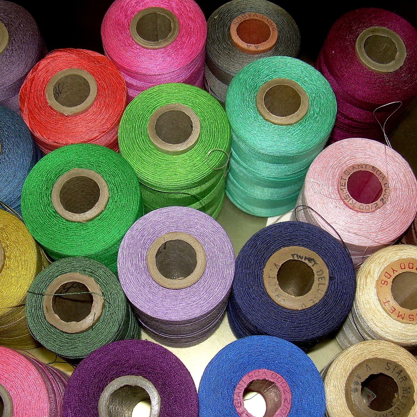 Taller de Costura: Descubre la fascinante historia sobre la costura, corte y confección textil. El taller de costura y su historia.